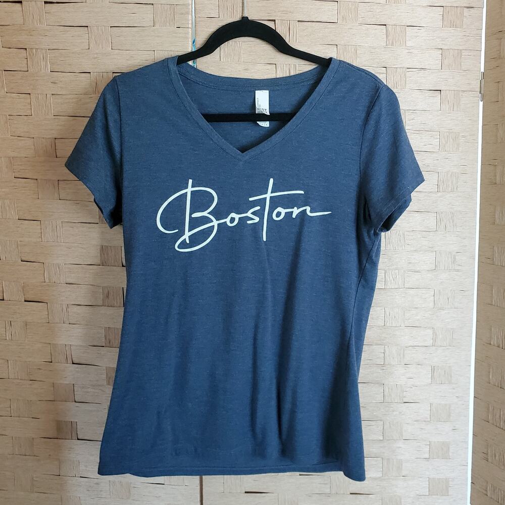 Boston Tee Size Medium V-Neck Navy Blue Short Sleeve